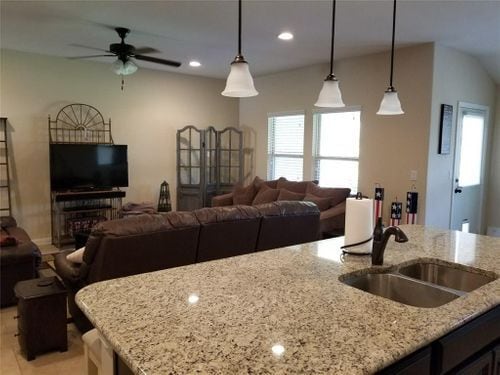 Building Photo - 2425 Muzzie Ln