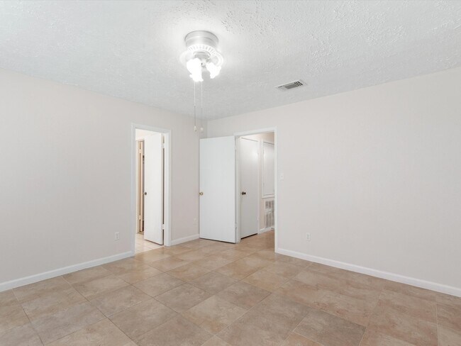 Building Photo - 13515 Wimbledon Oaks Dr