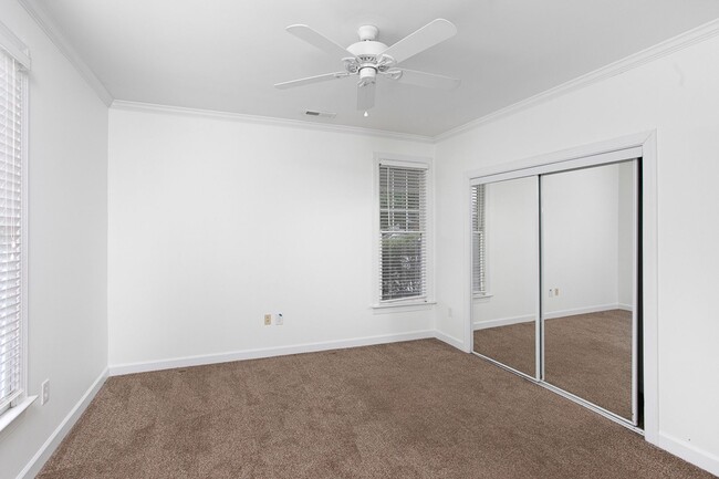 Building Photo - Beautiful 2 Bedroom Condo in Southern Village!