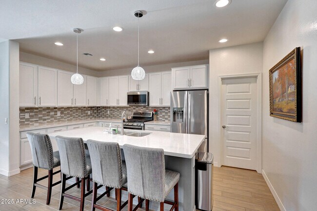 Building Photo - 8490 S 165th Dr