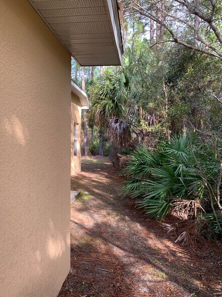 Building Photo - 6789 W Oak Park Blvd