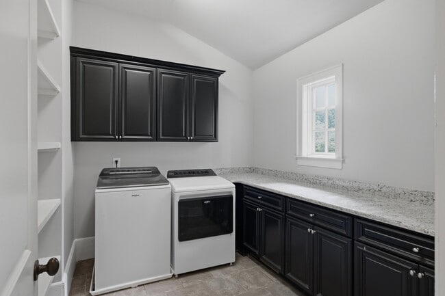 Building Photo - 3452 Stagecoach Dr