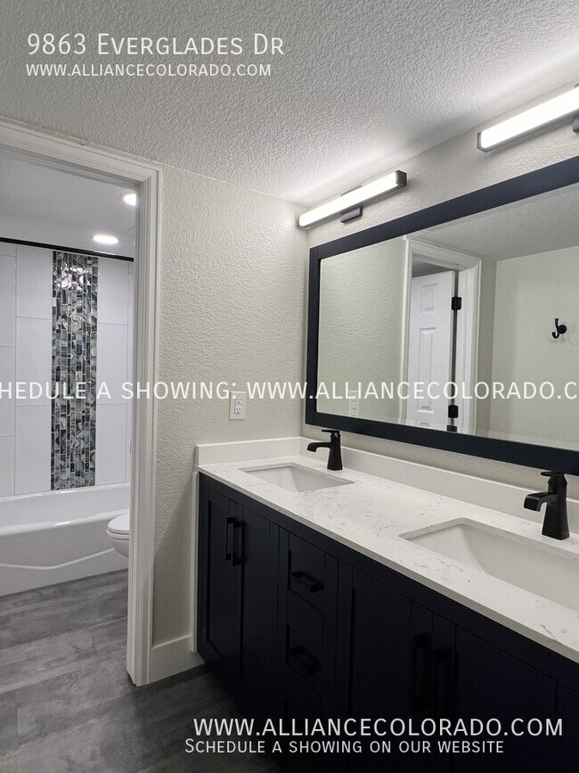Building Photo - 9863 Everglades Dr