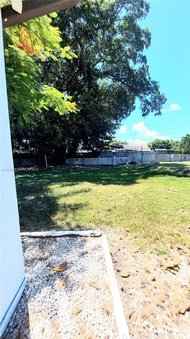 Building Photo - 21910 SW 118th Ct
