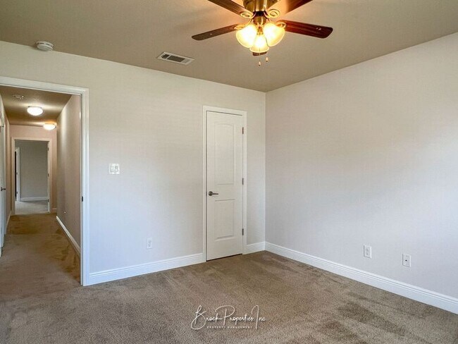 Building Photo - 2080 Stennis Dr