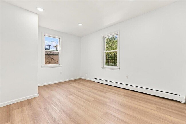Building Photo - 149 37th St