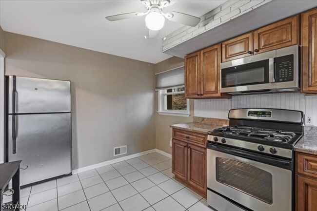 Building Photo - 32 W New St