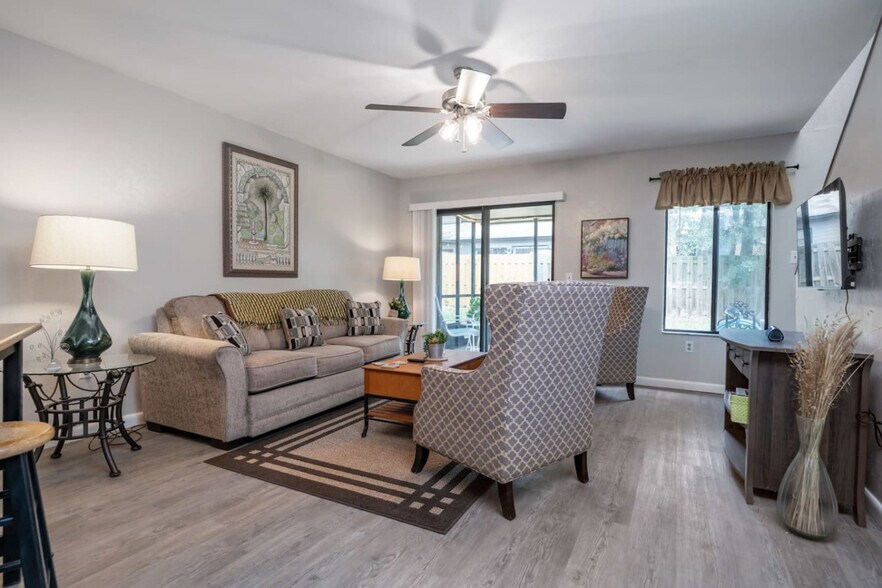 Primary Photo - 2300 SW 43rd St