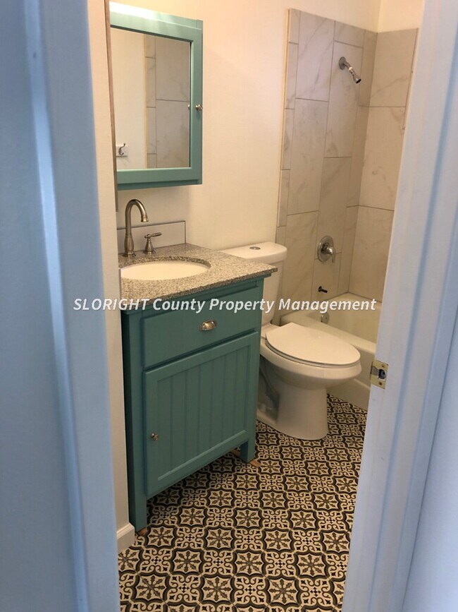 Building Photo - AVAILABLE DECEMBER - 1 Bedroom Unit in Quiet Atascadero Complex