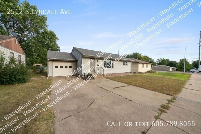Building Photo - 2512 S Lyndale Ave