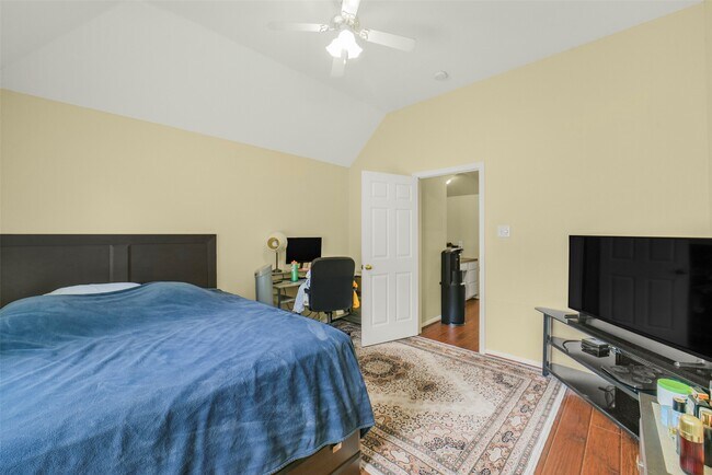 Building Photo - 22554 Bristolwood Ct