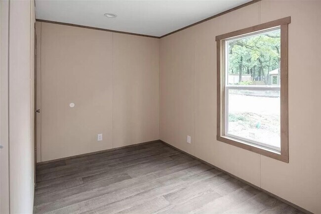 Building Photo - 102 Skylark Dr