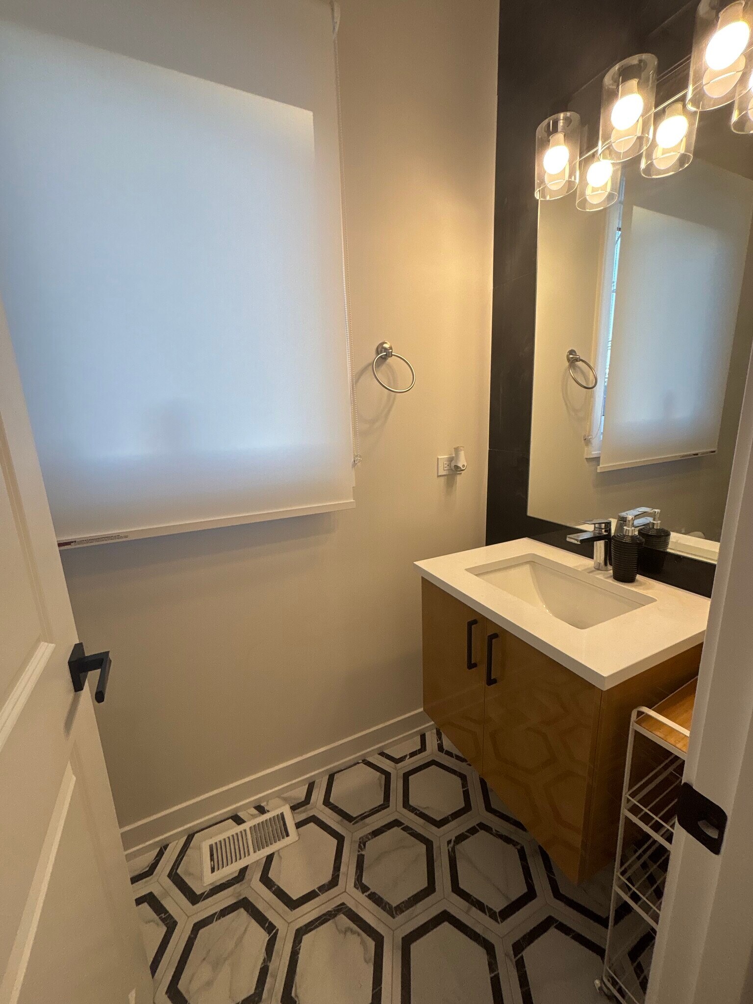 Building Photo - 6853 W Belmont Ave