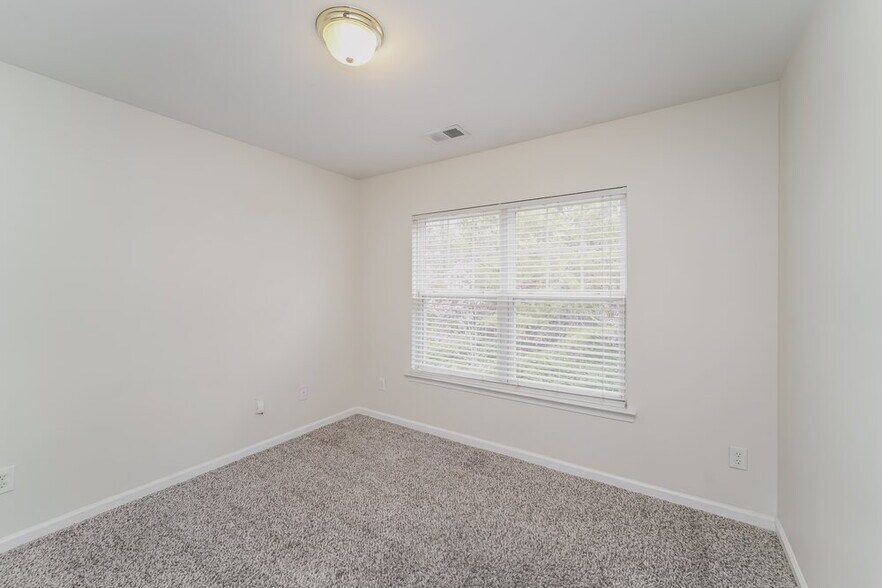 Building Photo - 10142 Old Carolina Dr
