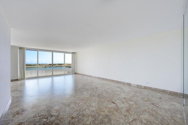 Building Photo - 525 S Flagler Dr