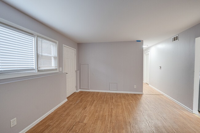 Building Photo - 839 Bishop Ave