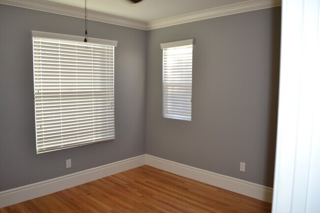 Building Photo - Stylish 2BD Golden Hill Gem | A/C, Bonus R...