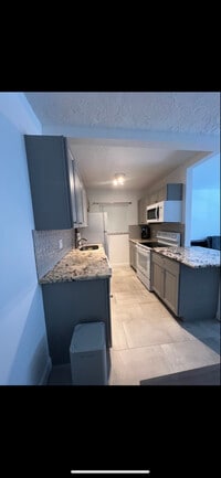 Building Photo - 306 E Ocean Ave