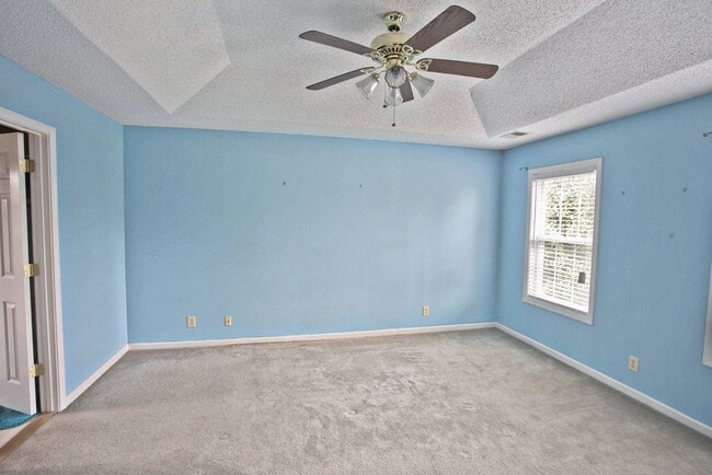 Building Photo - 2627 Holly Rock Dr