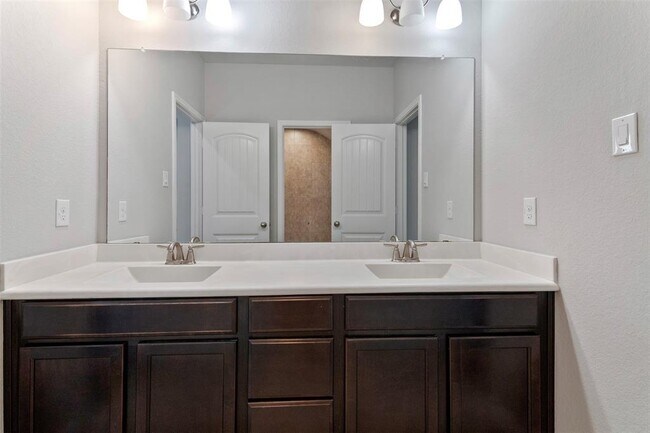 Building Photo - 4926 Thunder Creek Ln