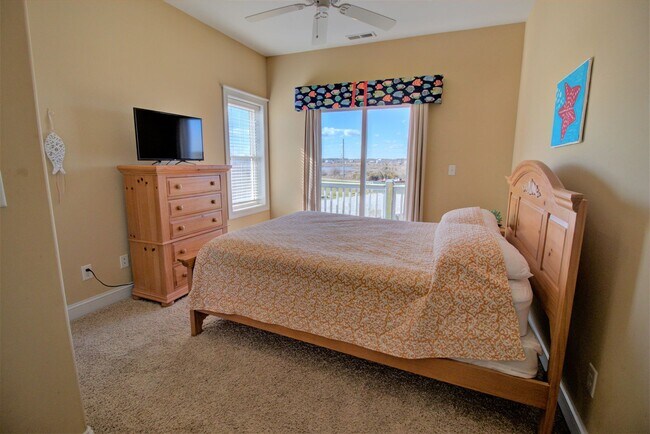 Building Photo - Pet Friendly Off Season Rental 4 Bedroom Oceanfront next to North Topsail Seaview Pier 12/1/2025 ...