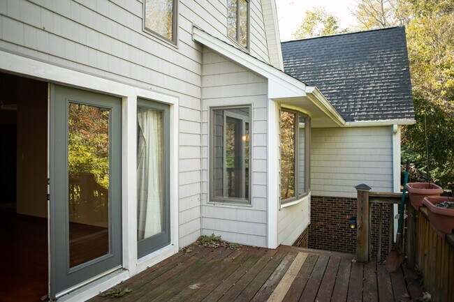 Building Photo - 5156 Mineral Springs Mountain Ave