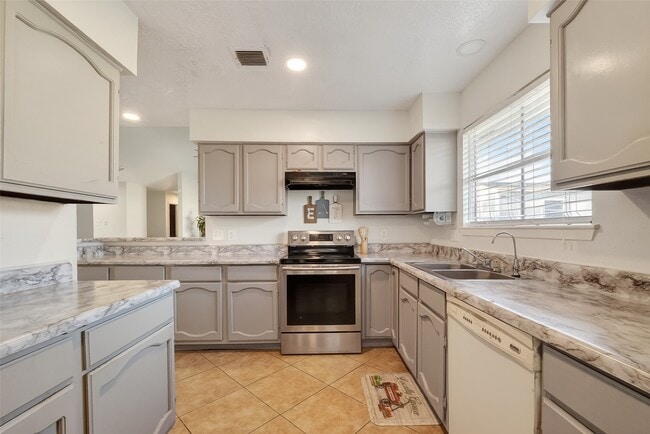 Building Photo - 2410 Colonial Ridge Dr