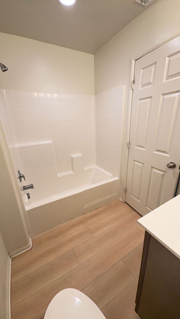 Building Photo - 4 BEDROOM, 3 BATH VICTORVILLE HOME