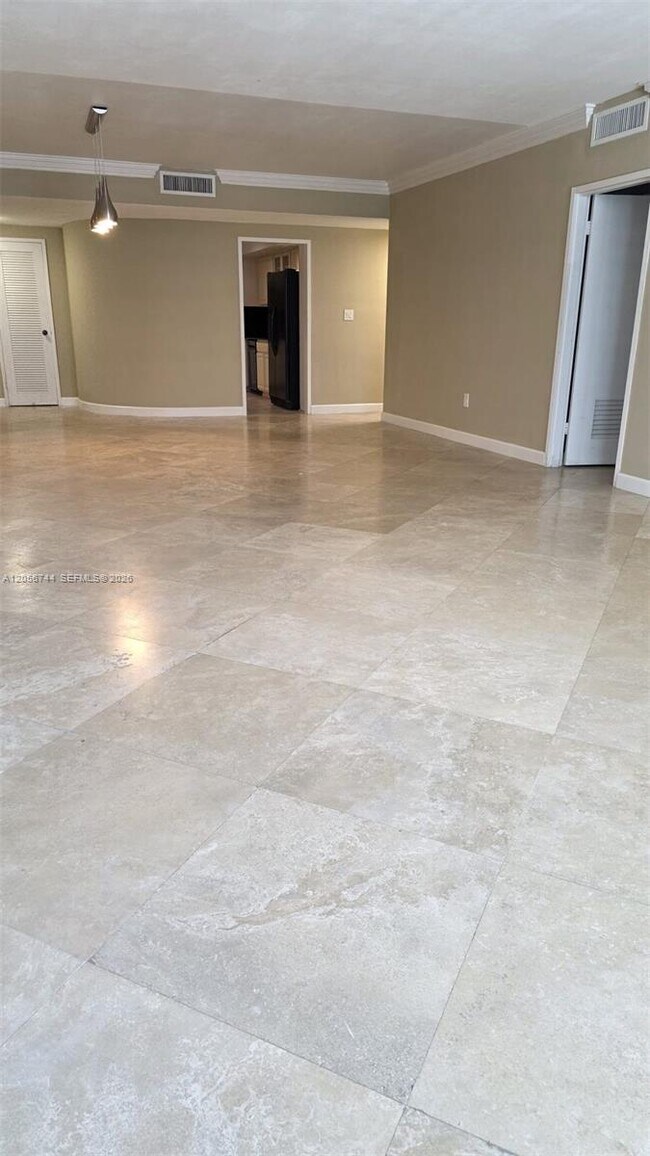 Building Photo - 5825 Collins Ave