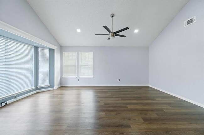 Building Photo - 17007 Pastoria Dr