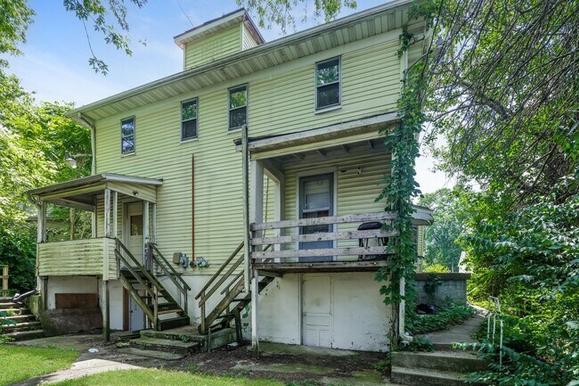 Building Photo - 1606/1608 W High St.