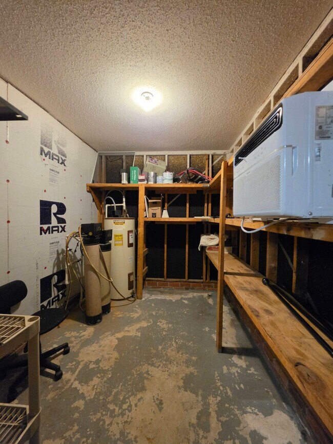 Building Photo - 450 Derek Dr