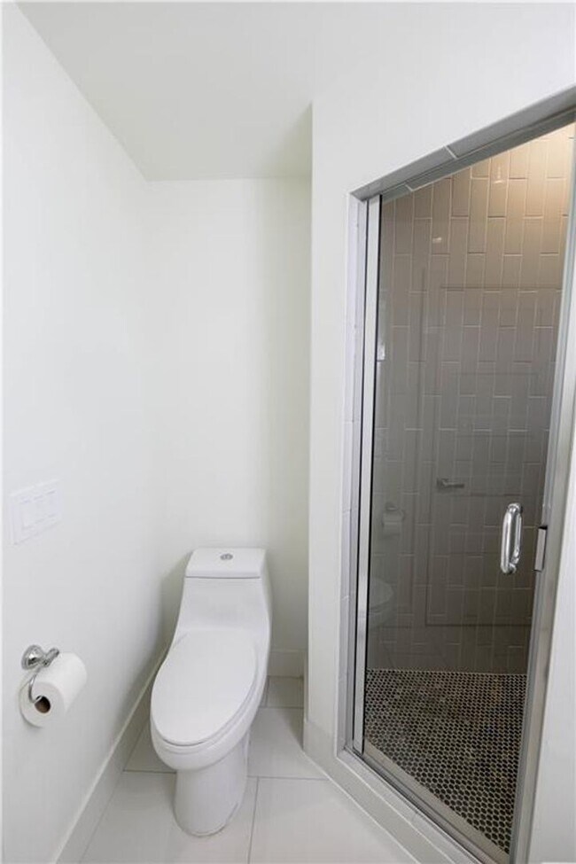 Building Photo - 8 Bedrooms 8 Baths Pre-leasing Now for 2027/2028!!!!