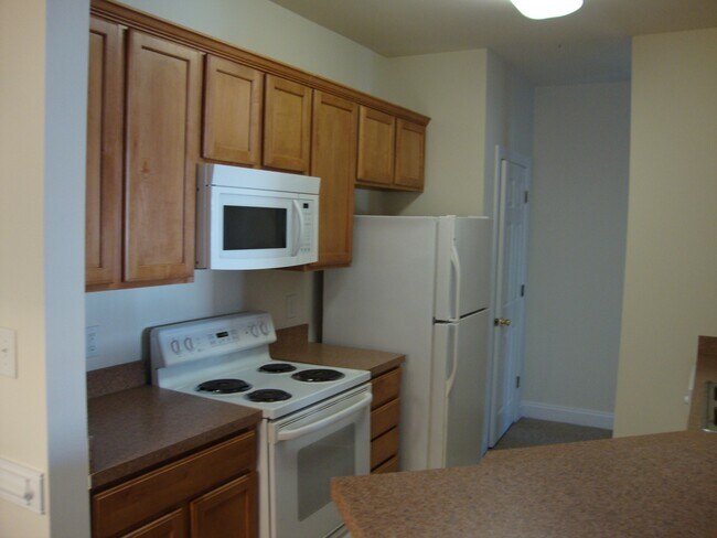 Building Photo - 2065 Silvercrest Dr