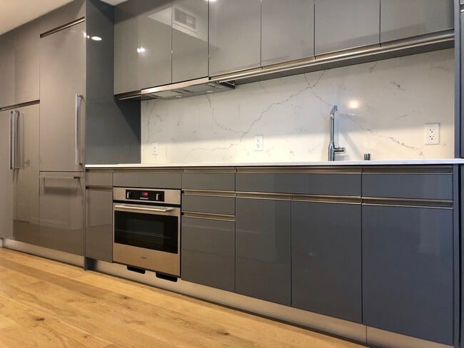 Building Photo - 1 Bedroom Unit at the Nexus Condominiums!