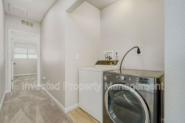 Building Photo - 6820 Niagara St