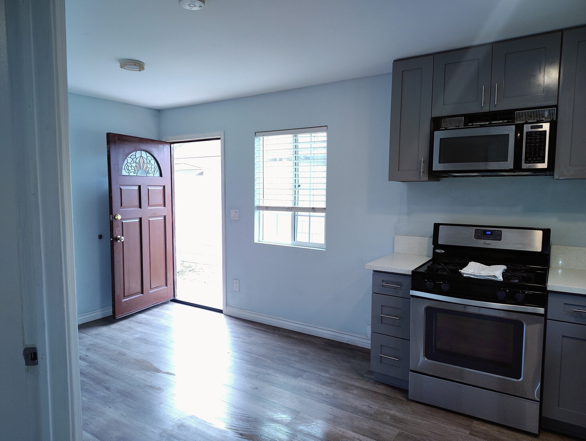 Building Photo - 3530 Las Tunas Pl