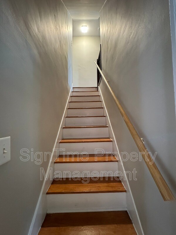 Building Photo - 864 Mulberry Ave