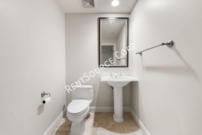 Building Photo - 12044 Hoffman St