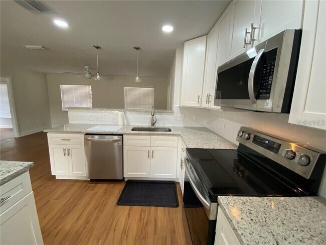 Building Photo - 3892 Suburban Ln