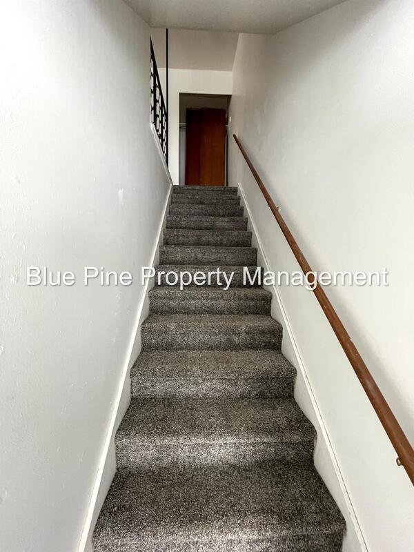 Building Photo - 262 Pine St