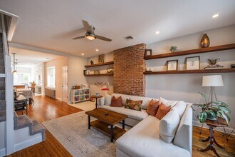 Building Photo - Two Bed Graduate Hospital Townhome