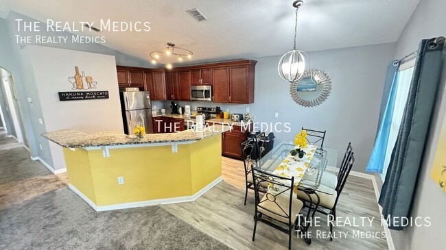 Building Photo - 4802 Cumbrian Lakes Dr