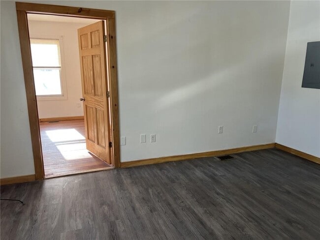 Building Photo - 47 Chester St