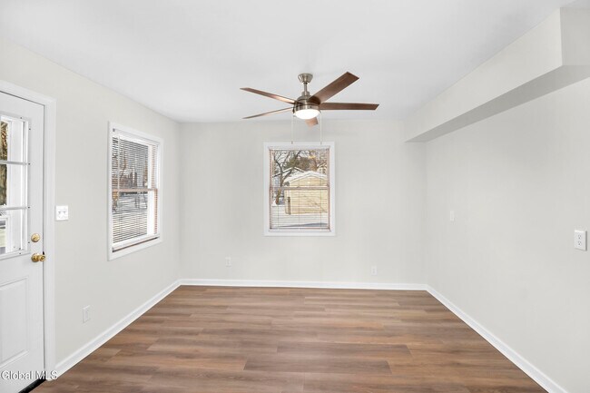 Building Photo - 3 Miracle Ln