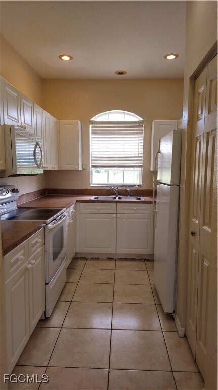 Building Photo - 2218 Putter Ln