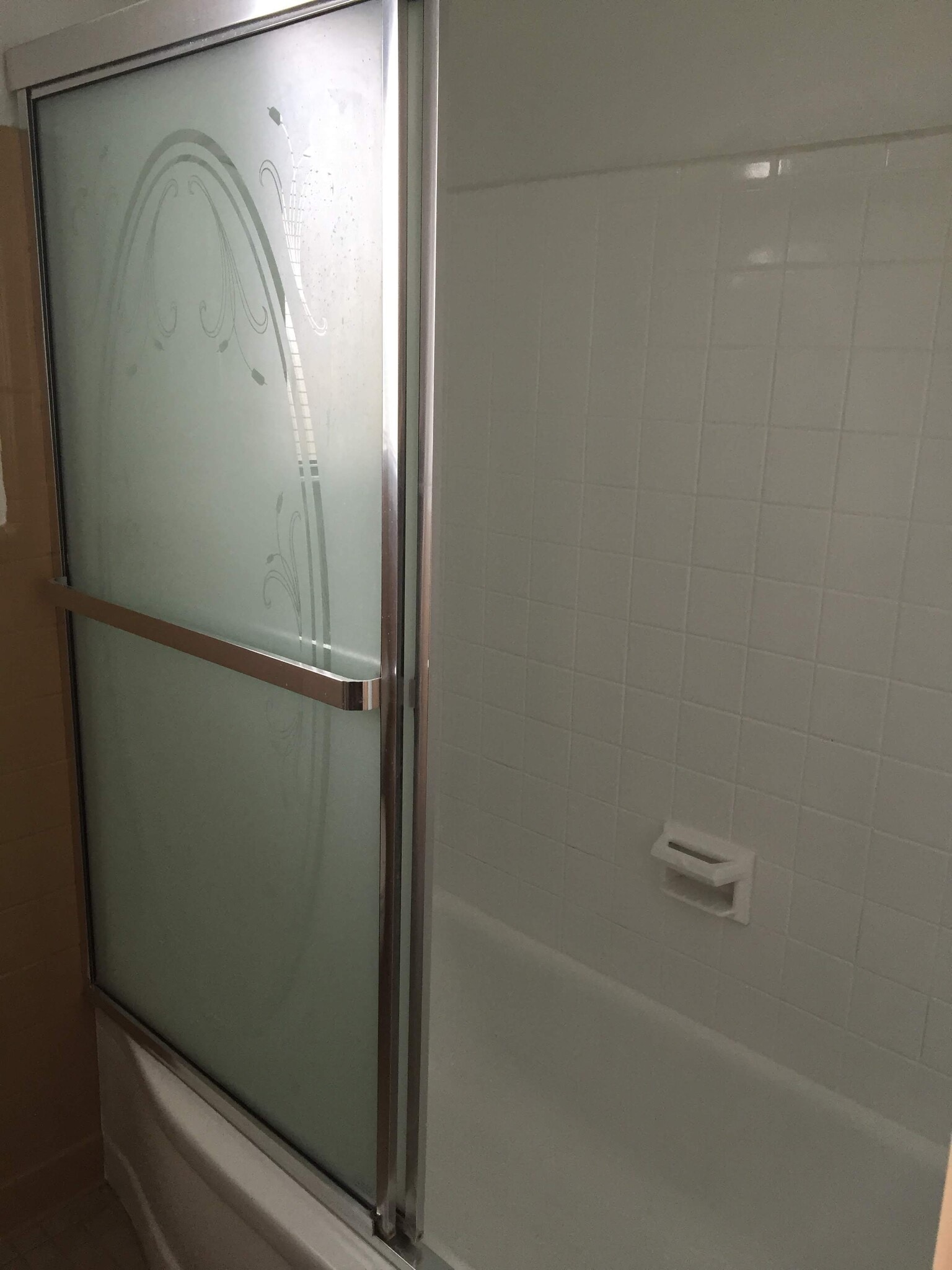 Bathroom - 25863 Woodward Ave