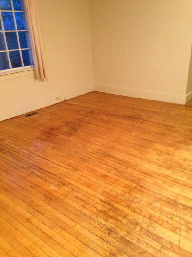 Building Photo - 4 Bedroom Student Rental Near UW-Eau Claire