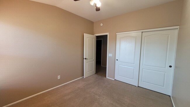 Building Photo - Great Home 3bd plus a Den!