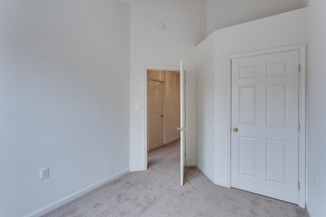Building Photo - 6136 Madison Crest Ct